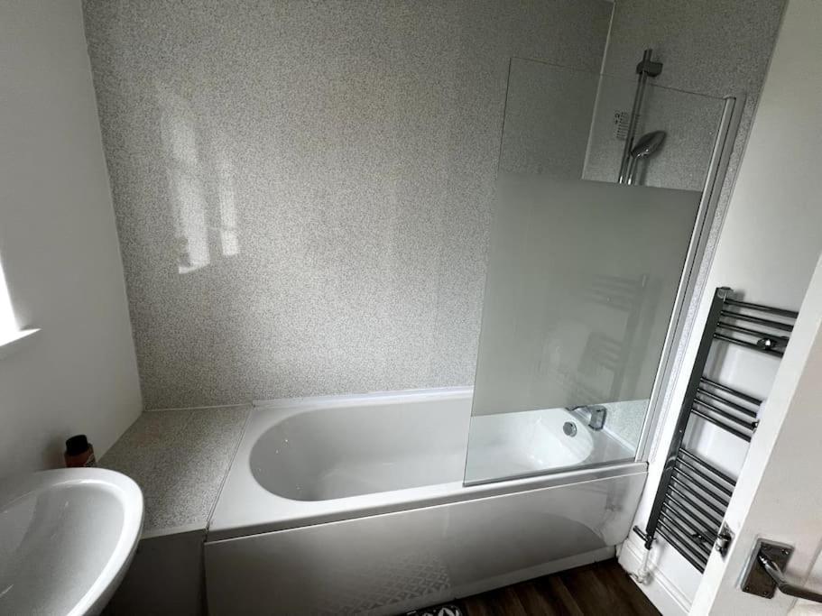 Numero Venti Aparthouse Wifi Parking Hot Tub นิวคาสเซิล อะพอน ไทน์ ภายนอก รูปภาพ
