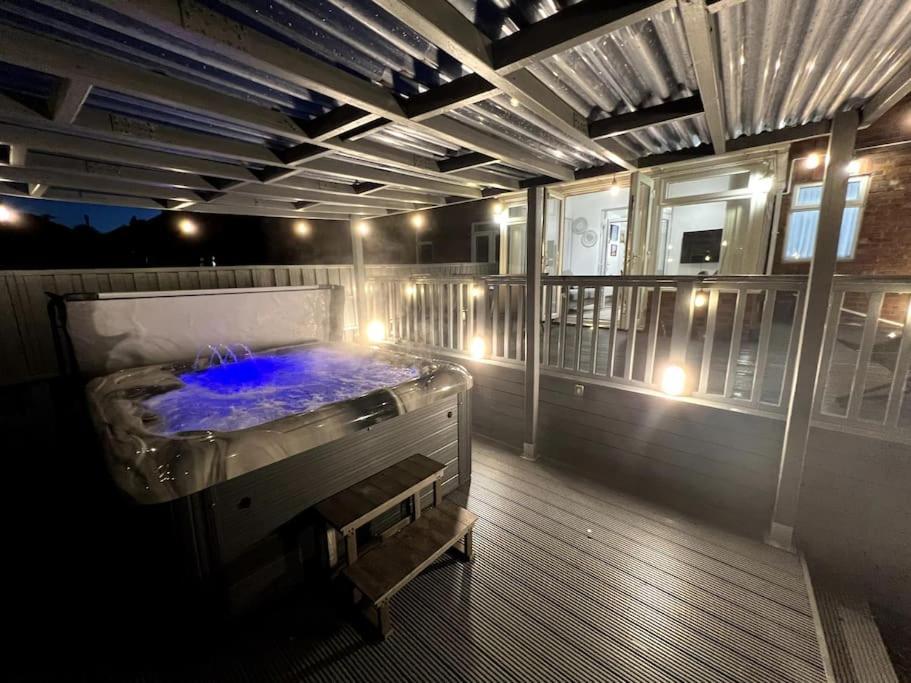 Numero Venti Aparthouse Wifi Parking Hot Tub นิวคาสเซิล อะพอน ไทน์ ภายนอก รูปภาพ